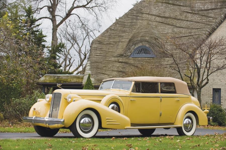  Cadillac Series 452D V16 Imperial Convertible 1935 года  (фото 1 из 7)